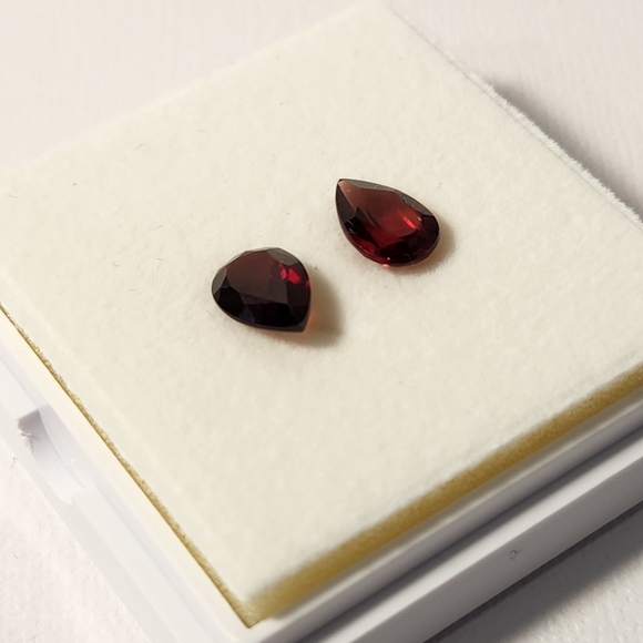 NIB 3.55cts Natural Mozambique Garnet Pair 10x7mmPear Cut Matched loose stones - Picture 12 of 15